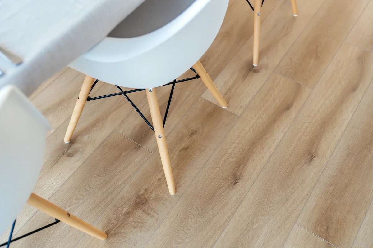 Panele winylowe Yukon Beach Klasa 33 4+1 mm Lamett ParquetVinyl - obrazek 4